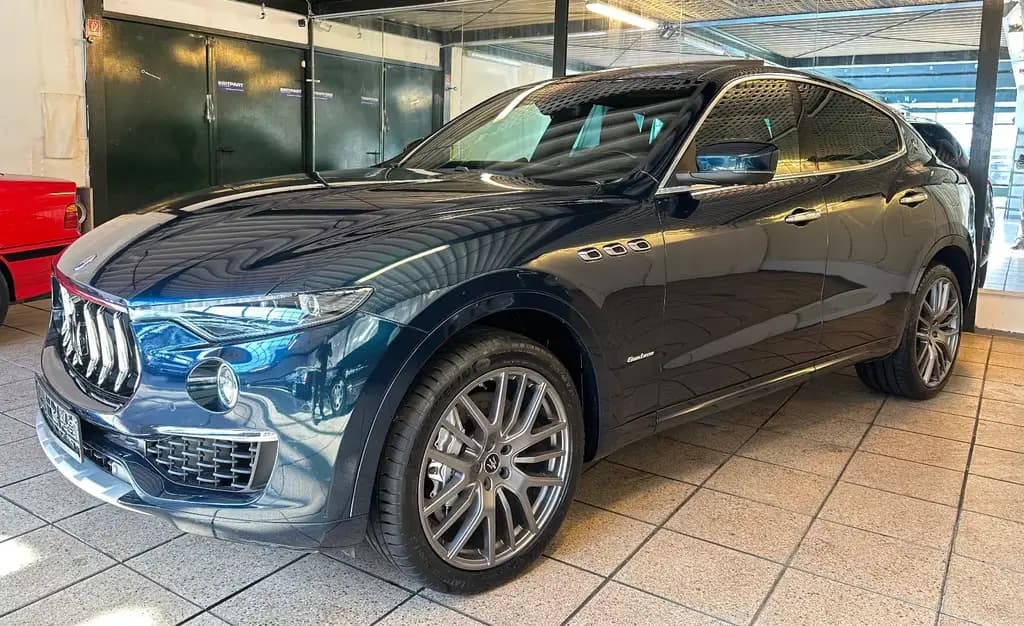 Main__Slider__Photo:Maserati Levante Q4 Pano Navi Xenon 360° kamera 09/2020-0