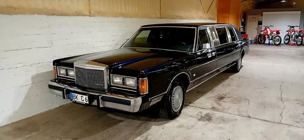 Main__Slider__Photo:Lincoln Town Car 5.0 Dillinger Stretch-Limousine 01/1989-0