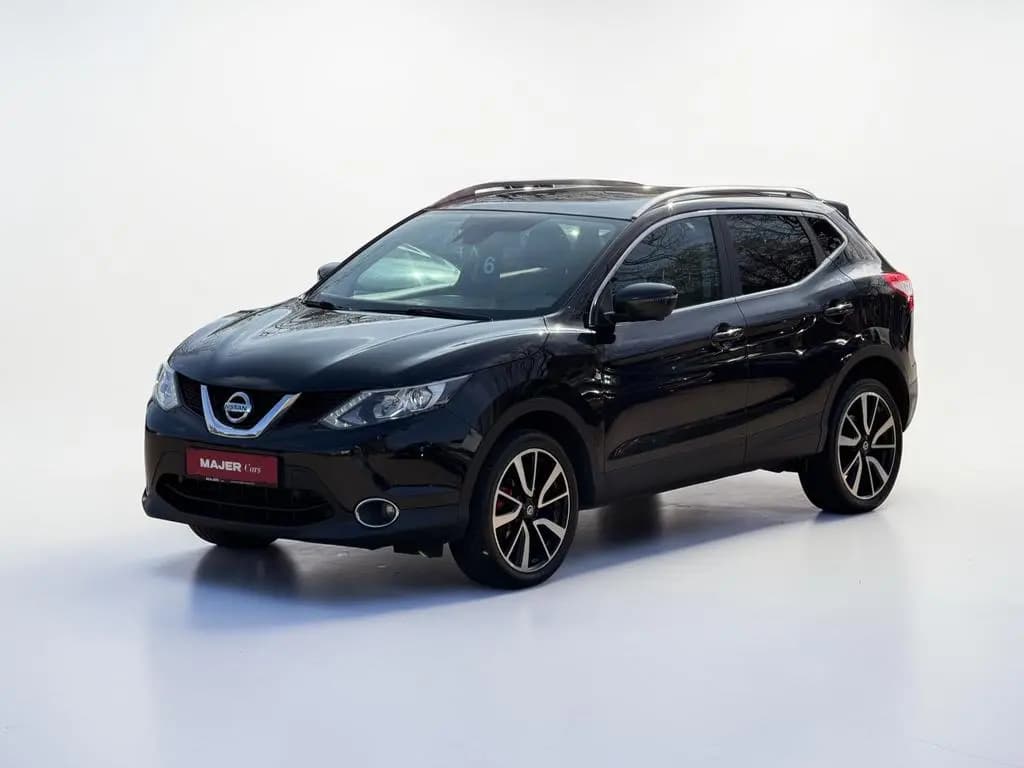 Main__Slider__Photo:Nissan Qashqai Tekna PANO*360*LEDER*AHK*NAVI 10/2015-0