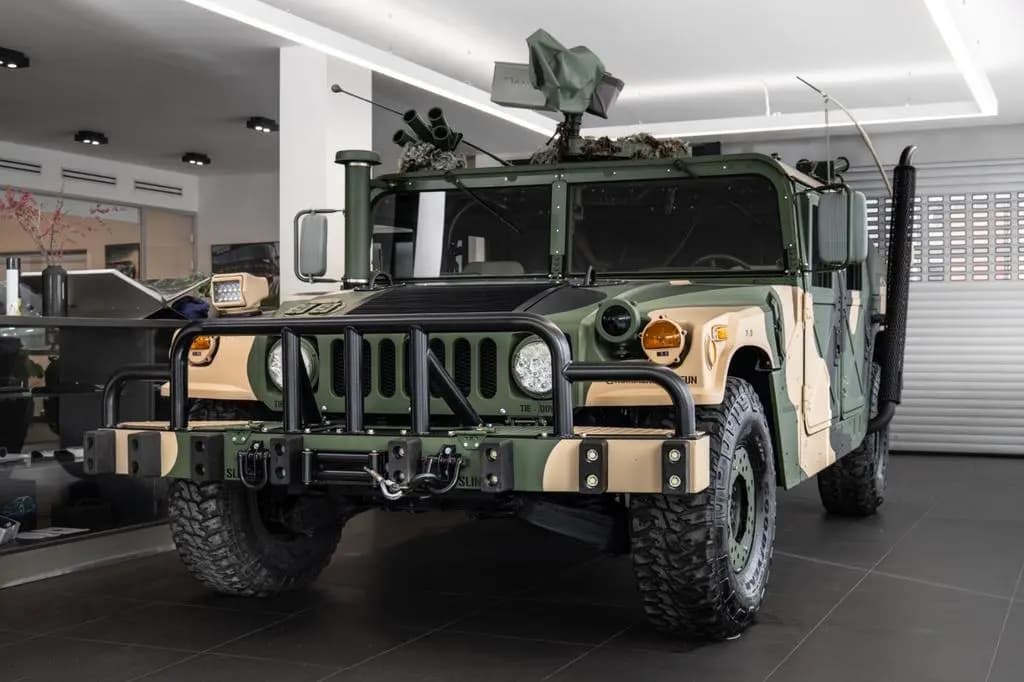 Main__Slider__Photo:Hummer H1 camera 01/1991-0