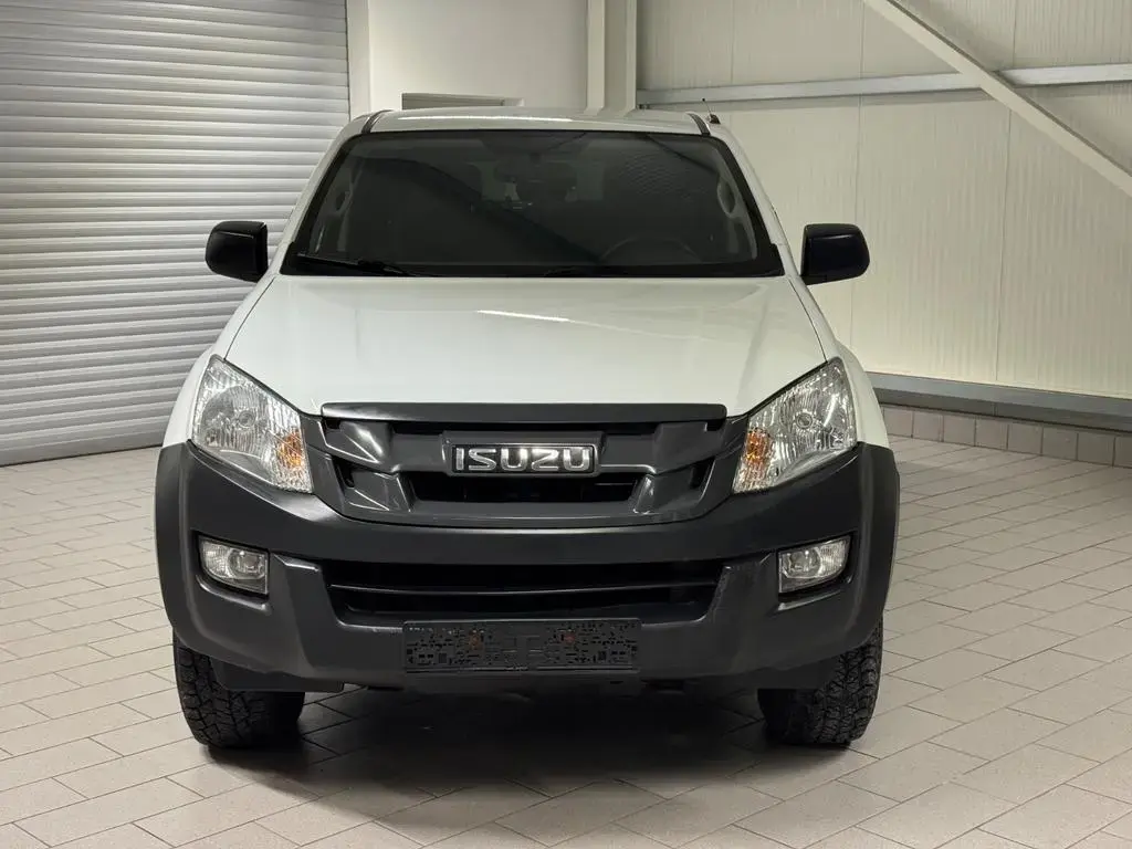 Main__Slider__Photo:Isuzu D-Max Double Cab 4WD Custom 05/2016-1