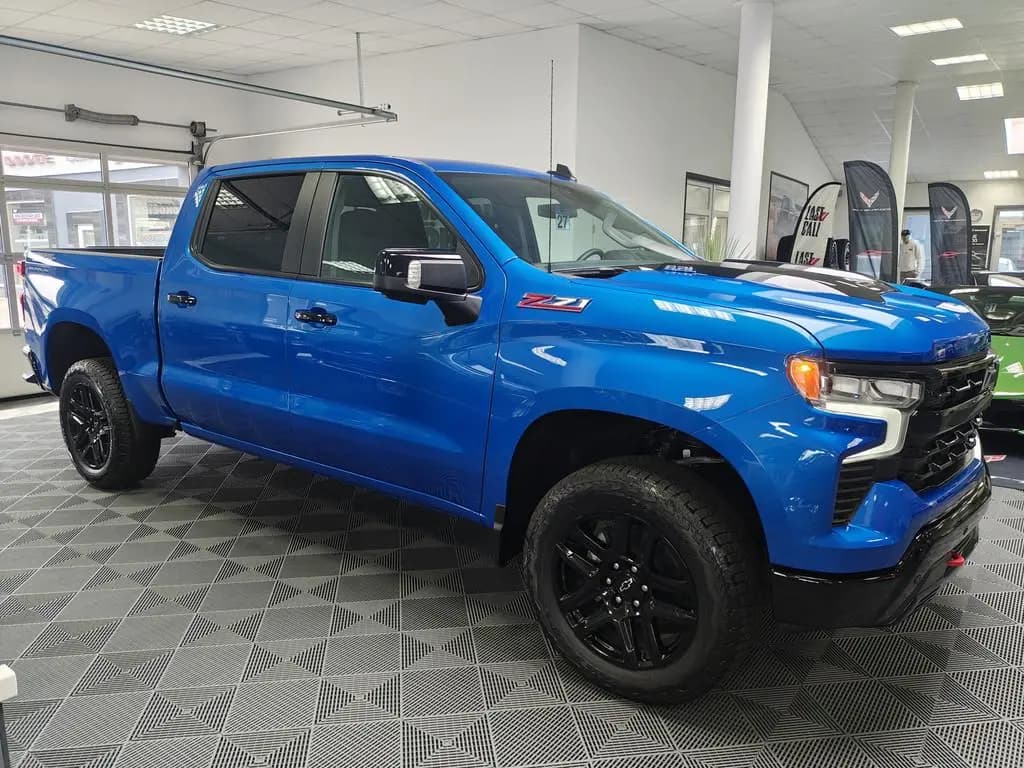 Main__Slider__Photo:Chevrolet Silverado Trail Boss 4WD V8 2025 Z71 2LT LEDER S null-0