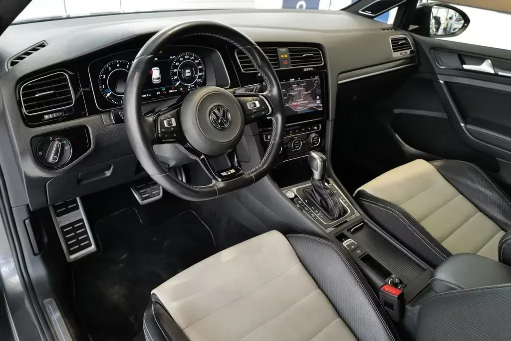 Main__Slider__Photo:Volkswagen Golf VII R 2.0TSI DSG 4x4 DCC LED Pano DYNAUDIO 08/2020-1