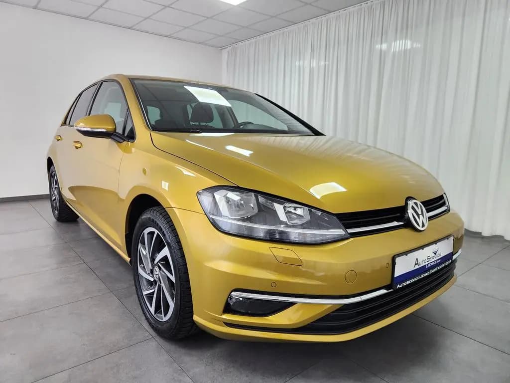 Main__Slider__Photo:Volkswagen Golf SOUND DSG NAV SHZ CarPlay Virtual Kam. M&S 10/2017-0