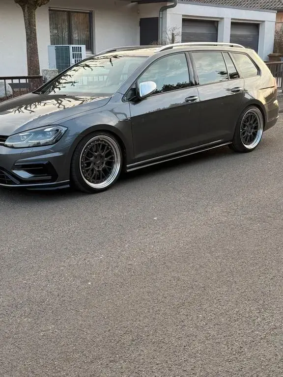 Main__Slider__Photo:Volkswagen Golf 7 R Variant 06/2018-1