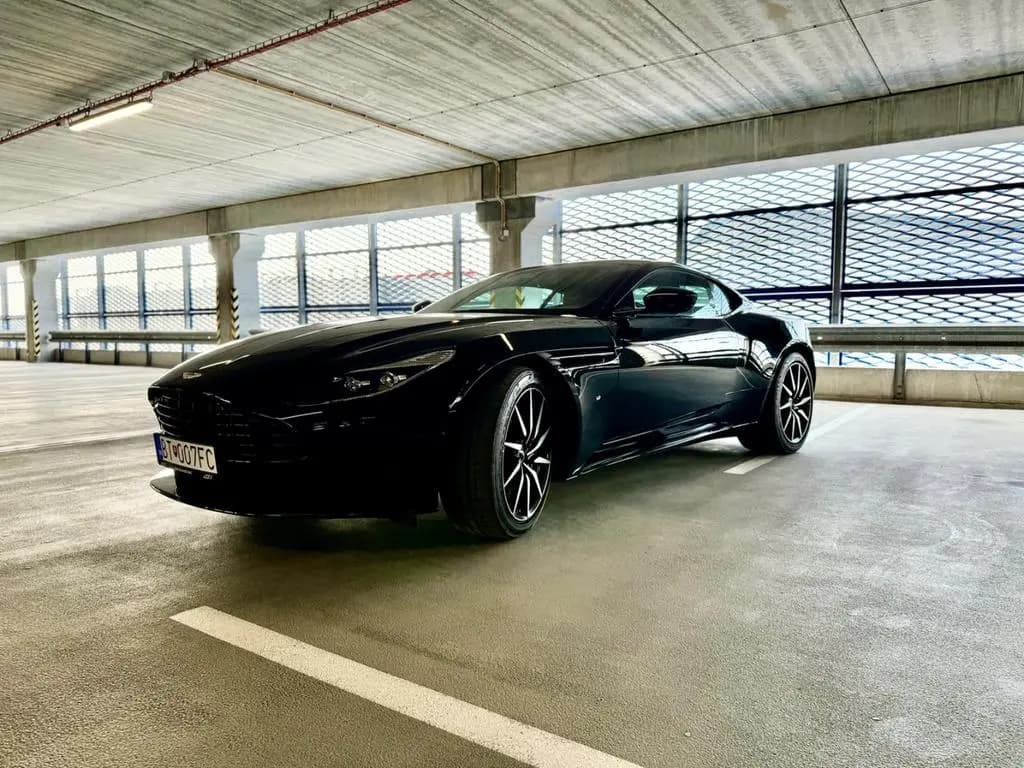 Main__Slider__Photo:Aston Martin DB11 5.2 V12 AMR AMR 10/2019-0