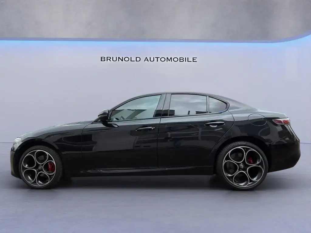 Main__Slider__Photo:Alfa Romeo Giulia Competizione Q4 AD El. Fondsitzverst. Nav 09/2023-1
