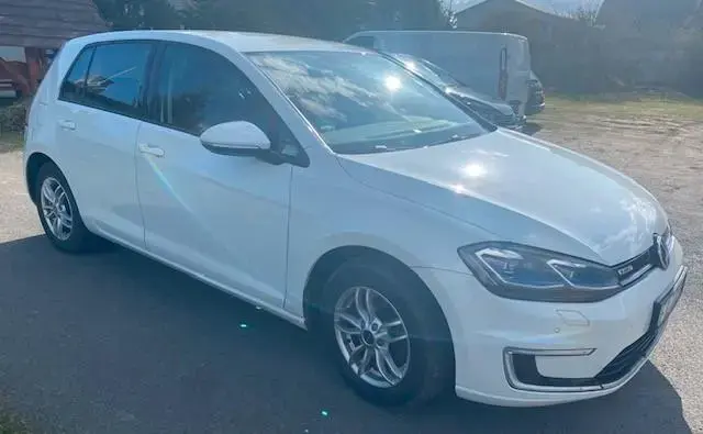 Main__Slider__Photo:Volkswagen Golf e-Golf e-Golf 11/2017-1