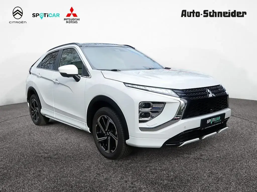 Main__Slider__Photo:Mitsubishi Eclipse Cross 2.4 PHEV Top Hybrid 4WD PANO 360° 01/2022-1
