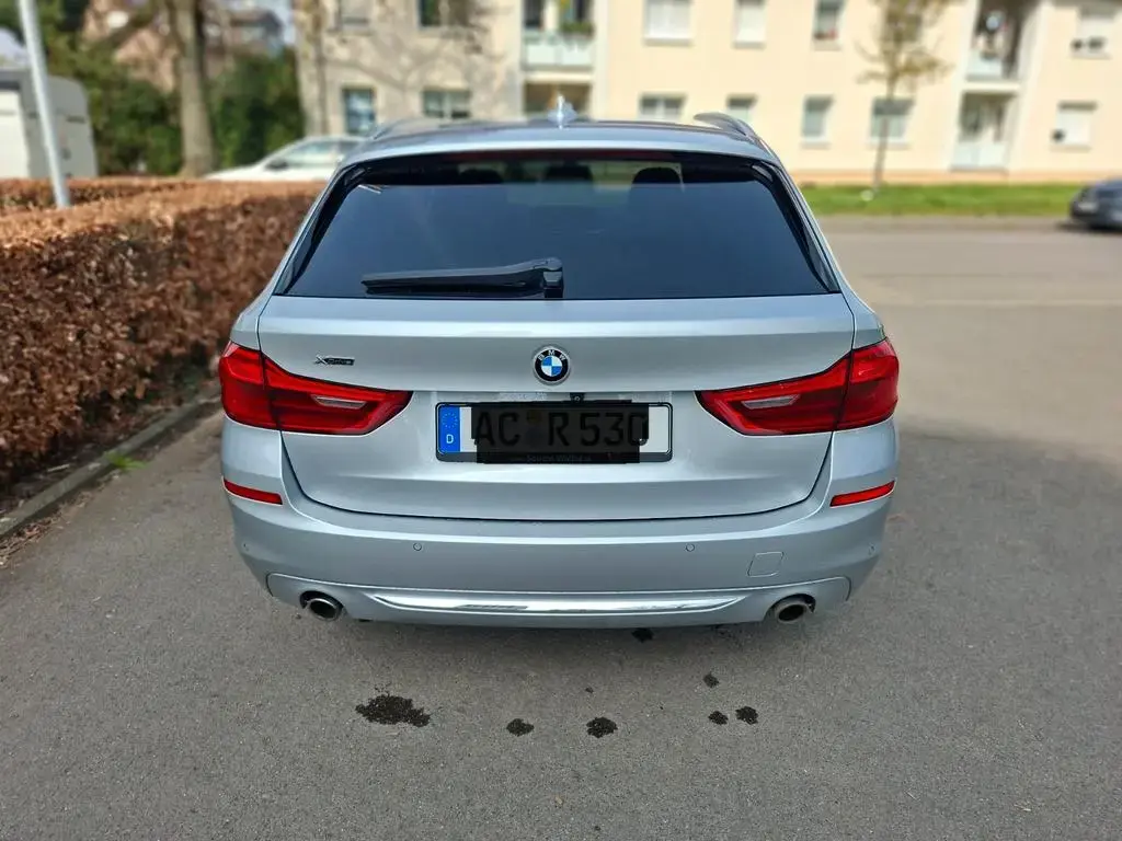 Main__Slider__Photo:BMW 5 Series 530d xDrive Touring 04/2018-1