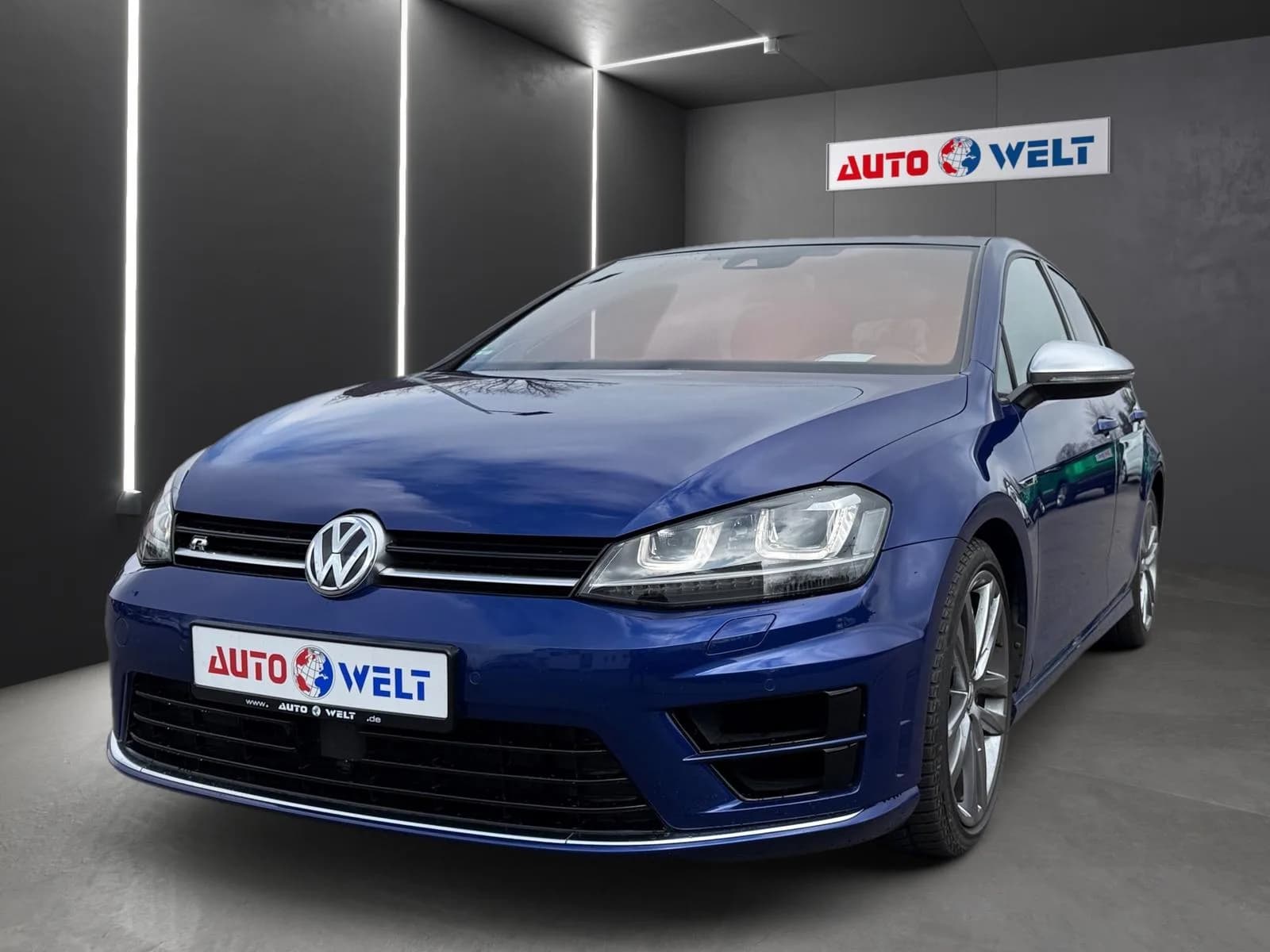 Main__Slider__Photo:Volkswagen Golf 01/2016-0