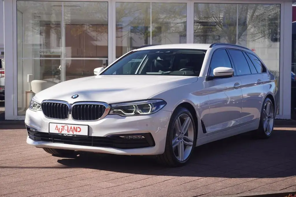 Main__Slider__Photo:BMW 5 Series 520i Touring Sport Line LED Navi Head-Up AHK PDC 06/2018-1