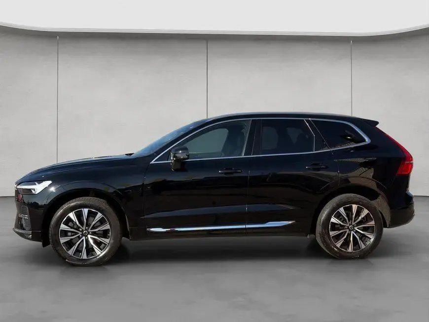 Main__Slider__Photo:Volvo XC60 B4 Plus-Bright Aut PilotAssist BLIS Voll-LE 03/2023-1