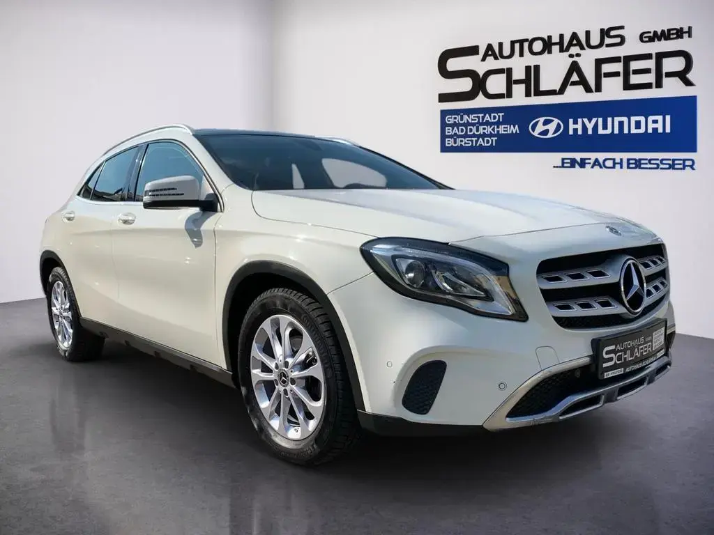 Main__Slider__Photo:Mercedes-Benz GLA-Class 180 Urban Automatik Navi Pan. Dach 07/2017-1