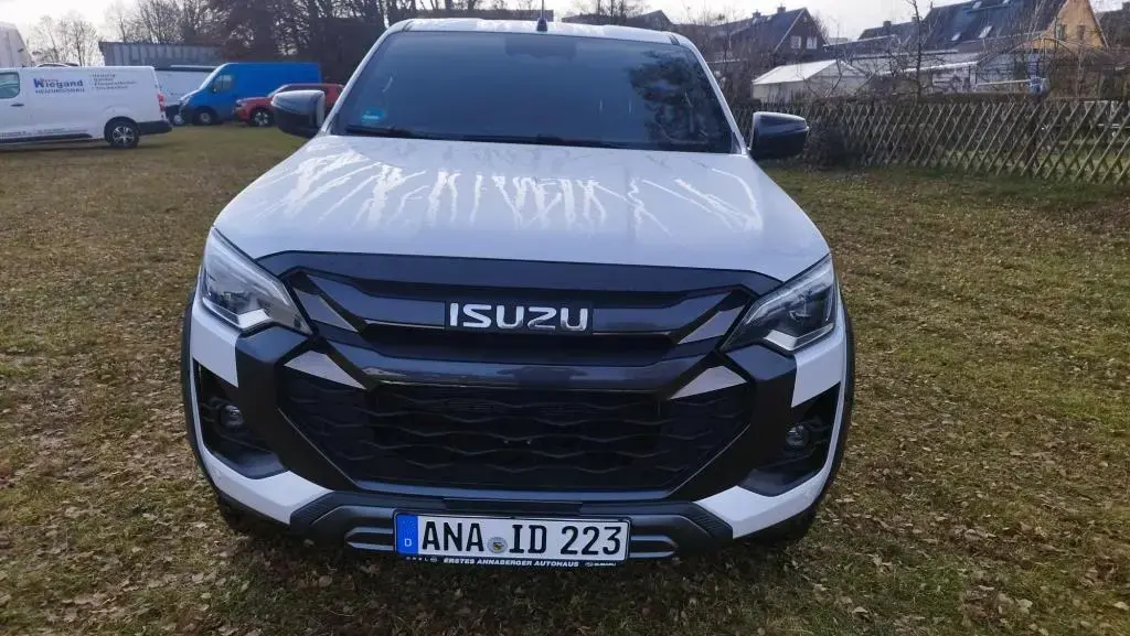 Main__Slider__Photo:Isuzu D-Max Double Cab 4x4, V-Cross, AHZV, Hard-Top 03/2025-1