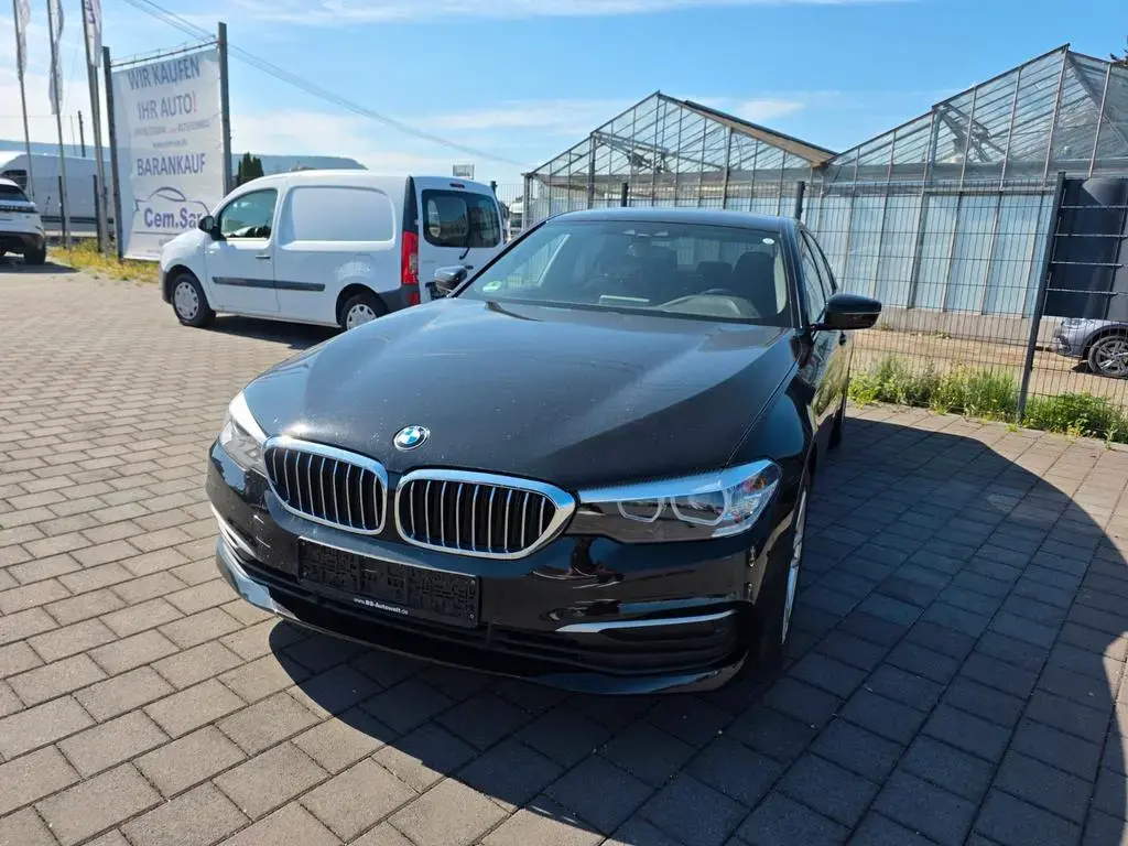 Main__Slider__Photo:BMW 5 Series 520 Baureihe 5 Lim. 520 i *Automatik* 12/2017-1