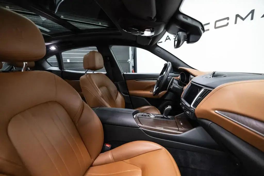 Main__Slider__Photo:Maserati Levante 3.0 V6 AWD GranLusso Dealer auto 06/2017-1