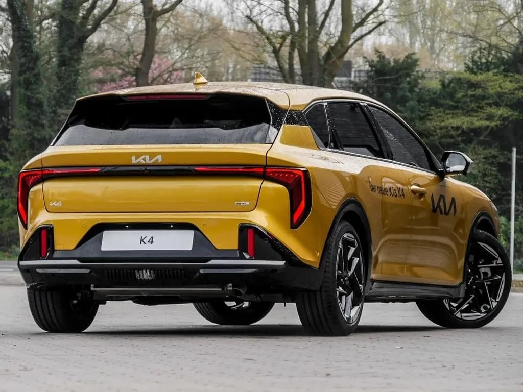 Main__Slider__Photo:Kia K4 1.6 T-GDI 180 DCT7 GT-line 1.6 T-GDI 132 kW G 04/2026-0