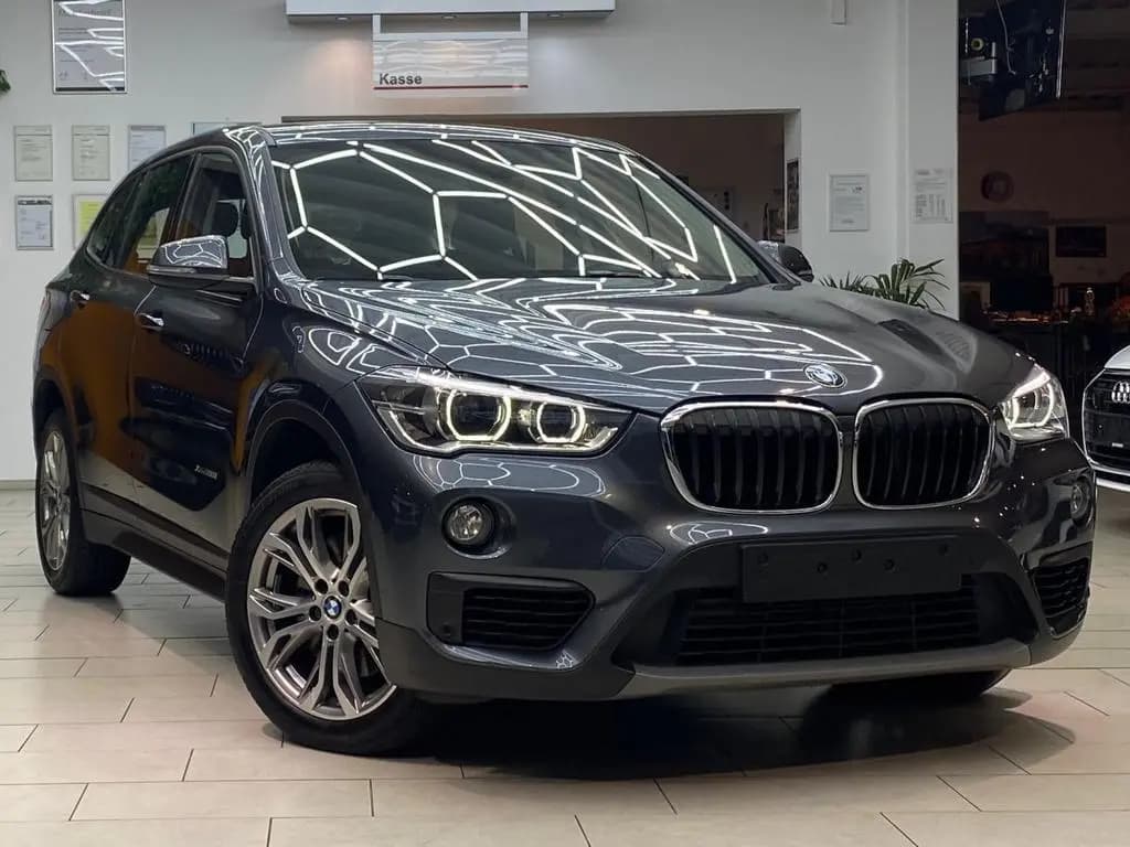 Main__Slider__Photo:BMW X1 xDrive 20i Automatik Navi Pano LedLenkr. Allr 10/2017-0