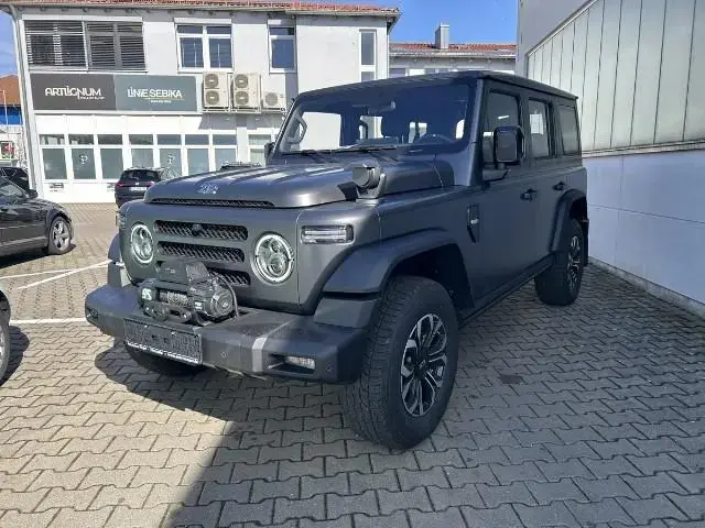 Main__Slider__Photo:BAW 212 2.0 TCI Turbo 4x4 - Seilwinde - Suchscheinwe null-1