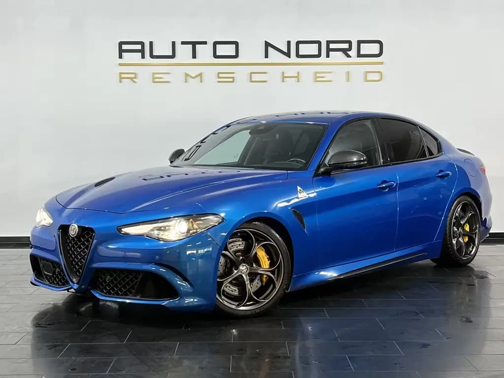 Main__Slider__Photo:Alfa Romeo Giulia Quadrifoglio *ACC*Kamera*Navi*Carbon* 01/2018-0