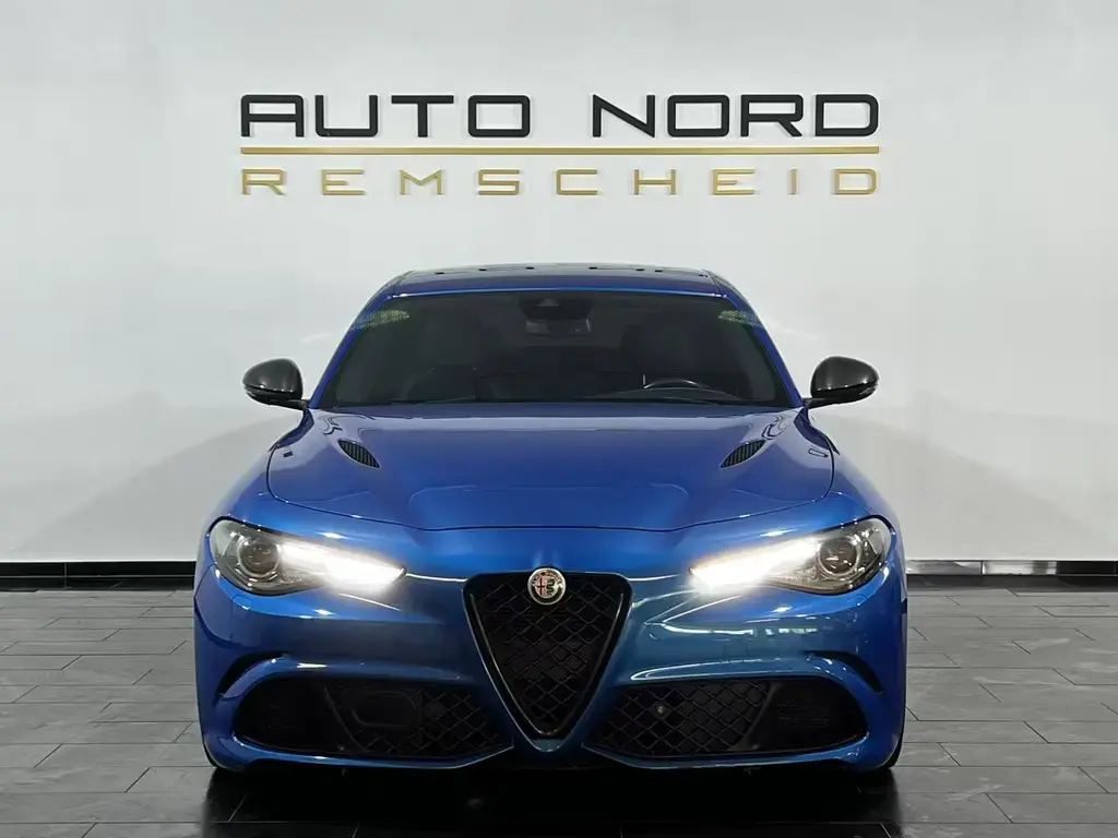 Main__Slider__Photo:Alfa Romeo Giulia Quadrifoglio *ACC*Kamera*Navi*Carbon* 01/2018-1