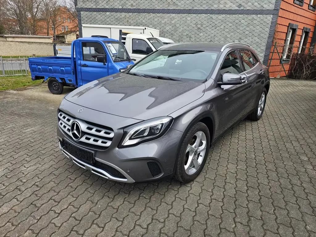 Main__Slider__Photo:Mercedes-Benz CLA 180 URBAN+LEDhigh+NAVI+PARKTRONIC+WKR+2.HAND 04/2017-0