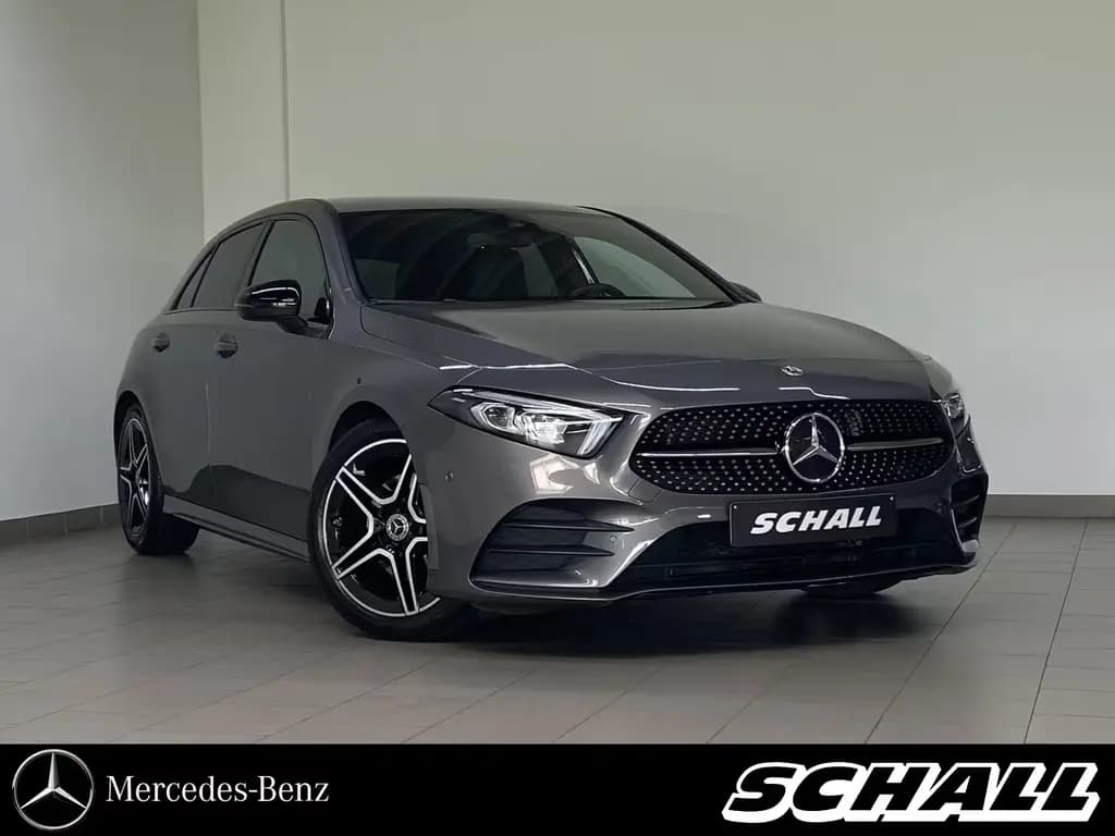 Main__Slider__Photo:Mercedes-Benz A 200 AMG+NIGHT+LED+MBUX+18"+SPORTSITZE+KAMERA 06/2019-0