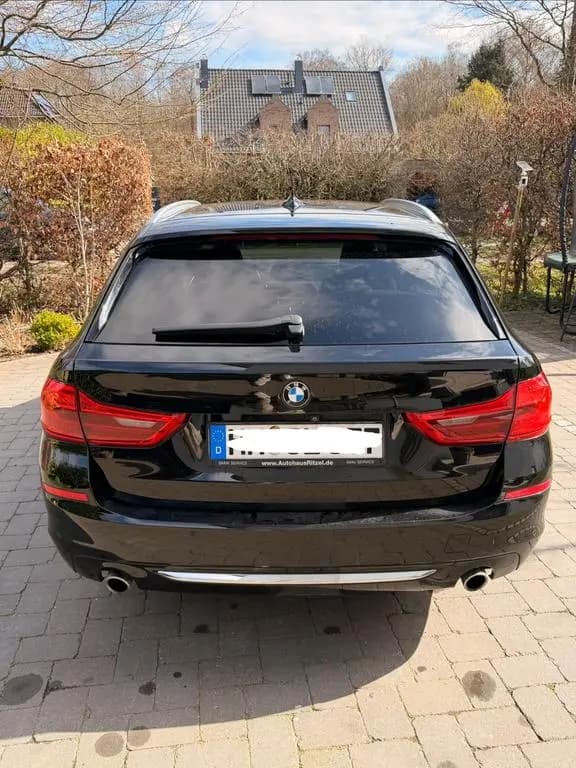 Main__Slider__Photo:BMW 5 Series 520d Touring Luxury Line Leder Standhzg Carplay 09/2019-0