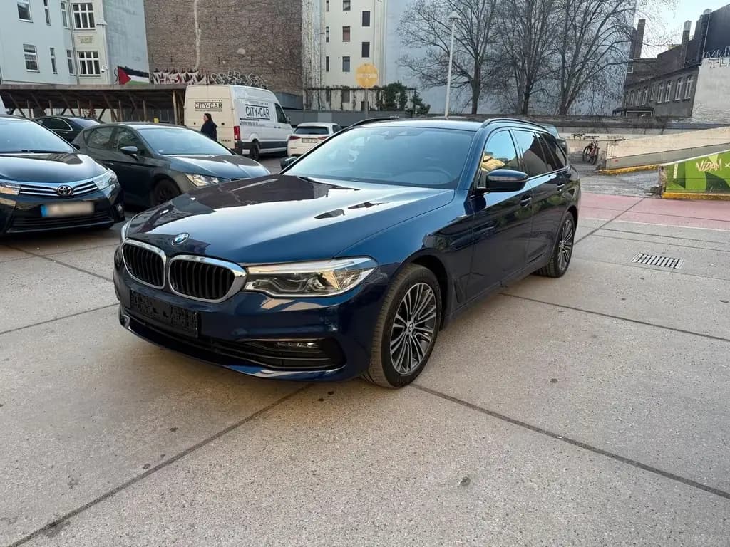 Main__Slider__Photo:BMW 5 Series 520d Blau 06/2020-0