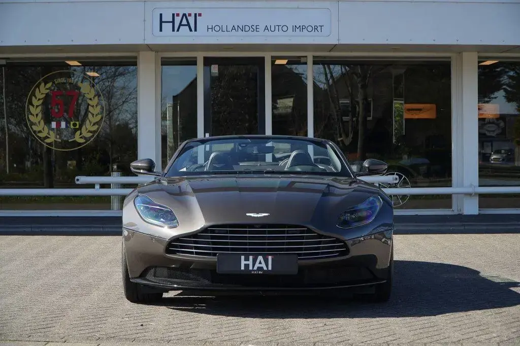 Main__Slider__Photo:Aston Martin DB11 Volante 4.0 V8 Convertible I 511 pk I 07/2021-1