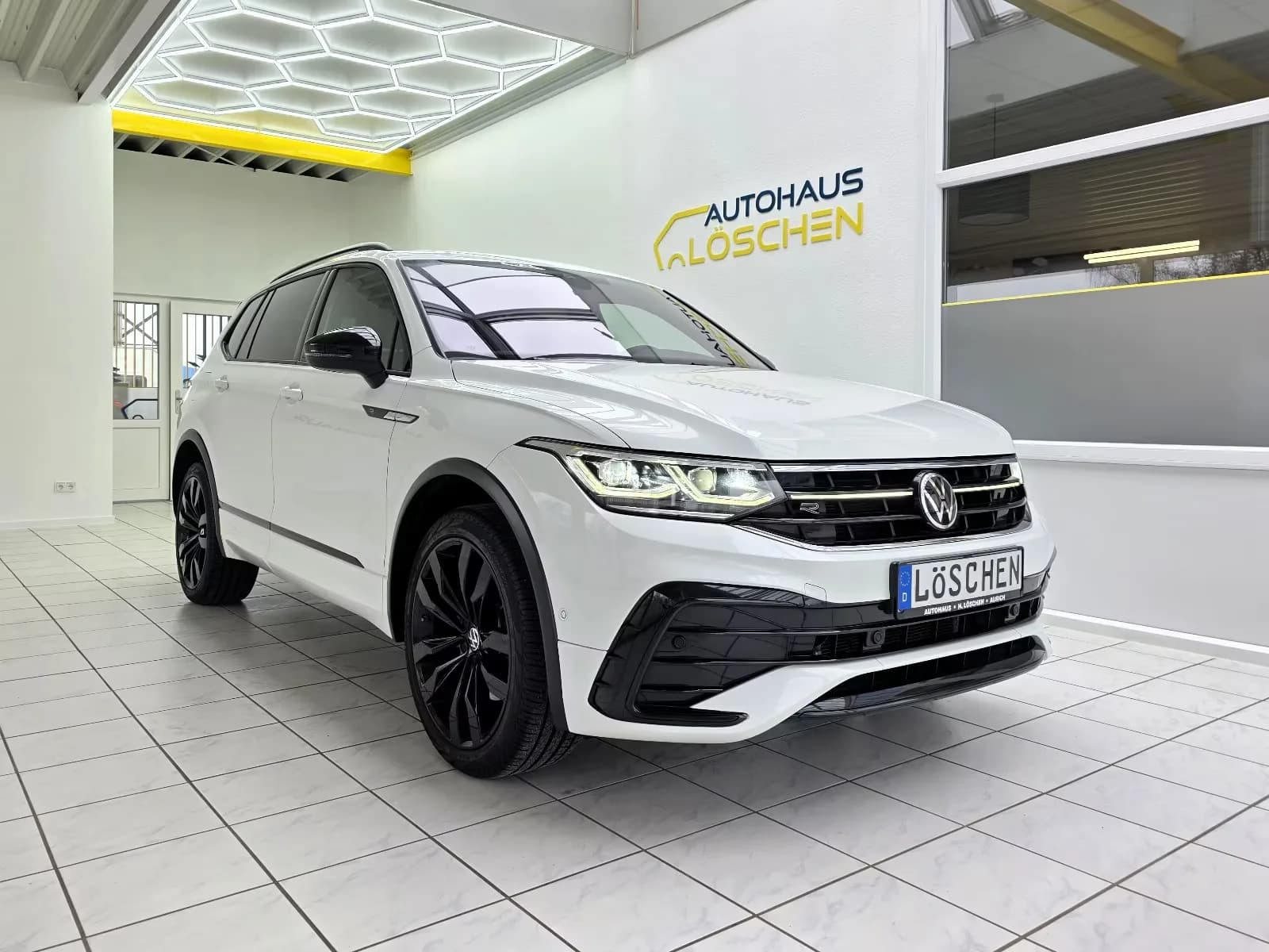 Main__Slider__Photo:Volkswagen Tiguan Allspace 02/2022-0