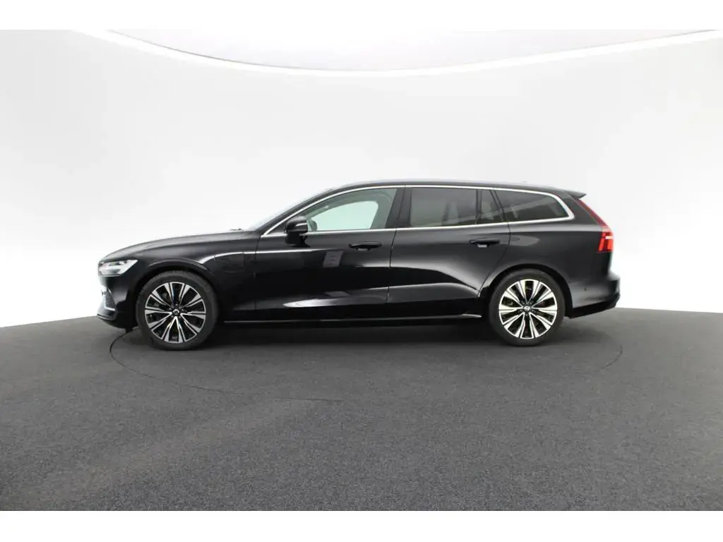 Main__Slider__Photo:Volvo V60 T8 Plus Bright Recharge Plug-In Hybrid AWD 02/2023-1