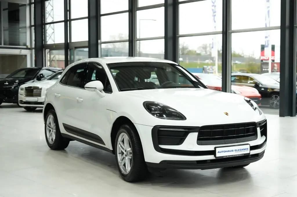 Main__Slider__Photo:Porsche Macan 10/2022-0