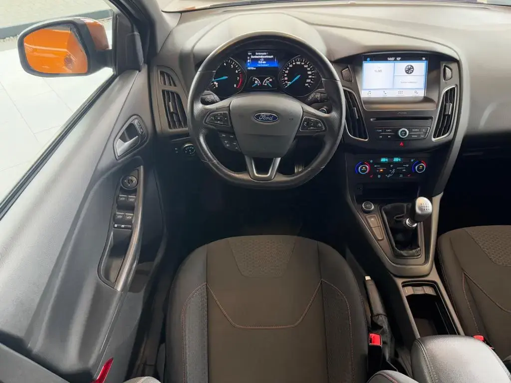 Main__Slider__Photo:Ford Focus Lim. ST-Line Klimaauto Tempomat SHZ 01/2018-1