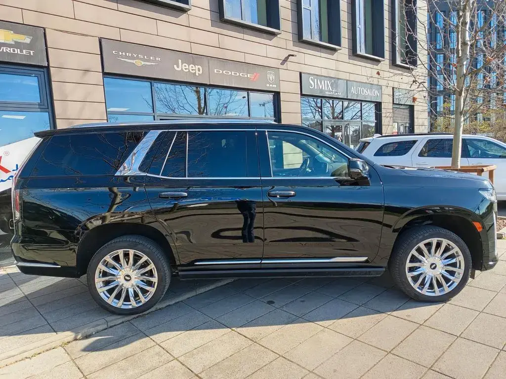 Main__Slider__Photo:Cadillac Escalade Platinum 6.2L, 600, audio AKG, night v. 11/2021-1