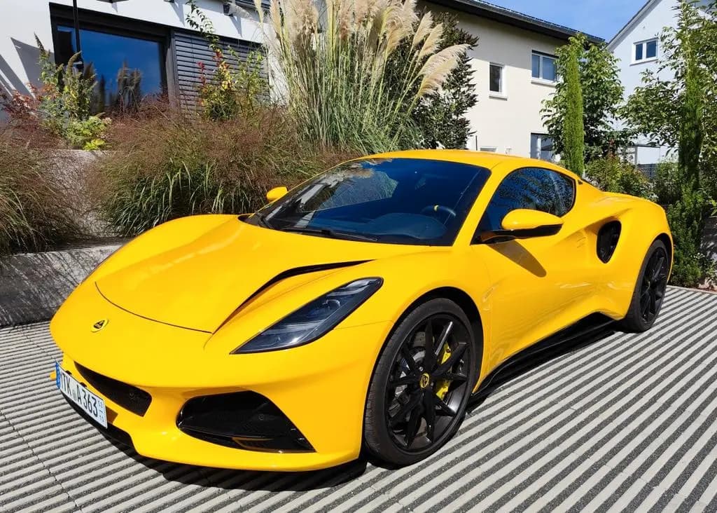 Main__Slider__Photo:Lotus Emira 2.0 AMG-Turbo First Edition 07/2024-0