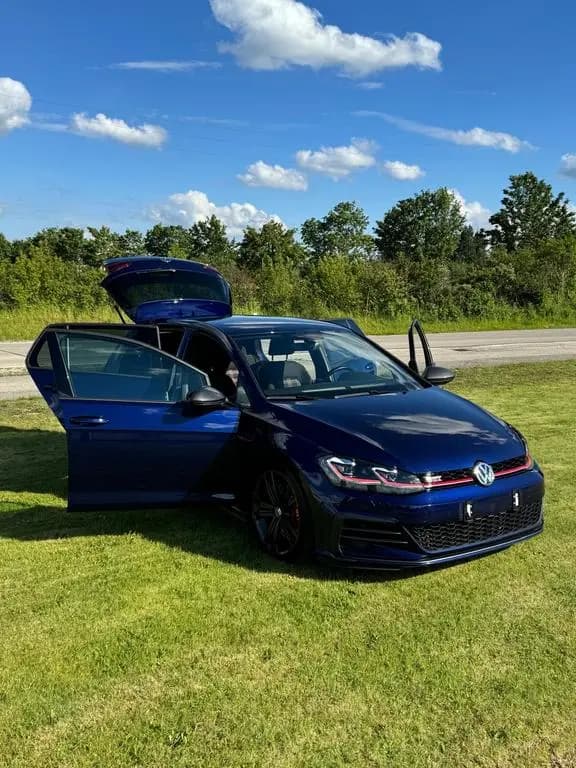 Main__Slider__Photo:Volkswagen Golf 2.0 TSI OPF DSG GTI Performance GTI Per... 04/2019-0