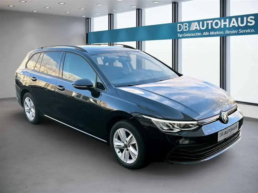 Main__Slider__Photo:Volkswagen Golf Variant Life 2.0 TDI DSG Navi Winterpaket 11/2023-1