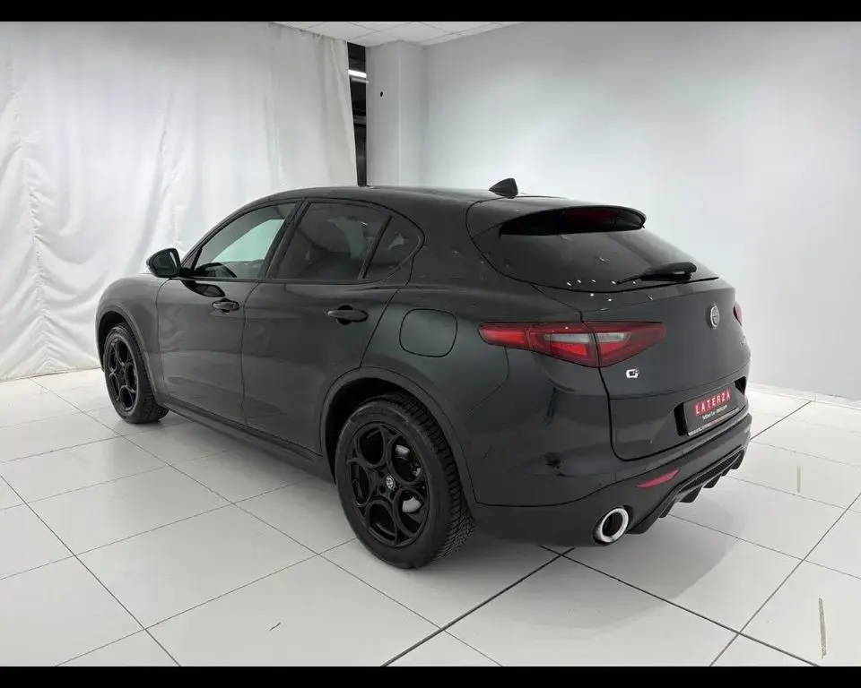 Main__Slider__Photo:Alfa Romeo Stelvio ALFA ROMEO Stelvio 2.2 t Executive Q4 210cv auto 03/2018-1