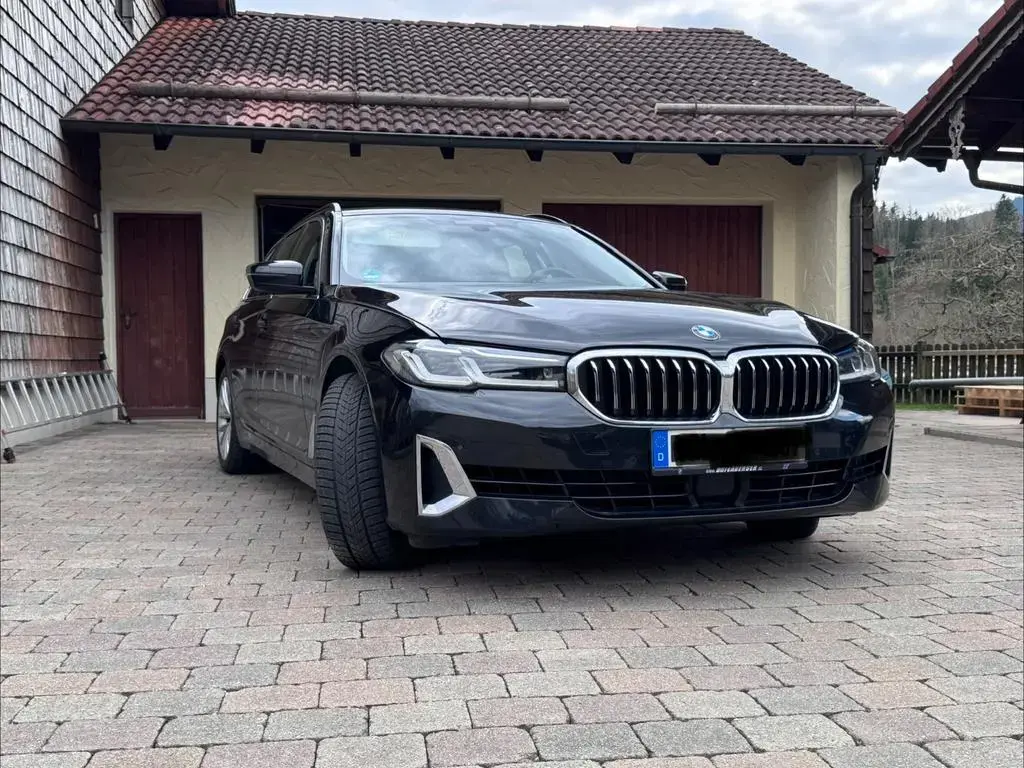 Main__Slider__Photo:BMW 5 Series 540i xD T/Werksgarantie/Luxury Line/Laser/HUD/SH 04/2022-1