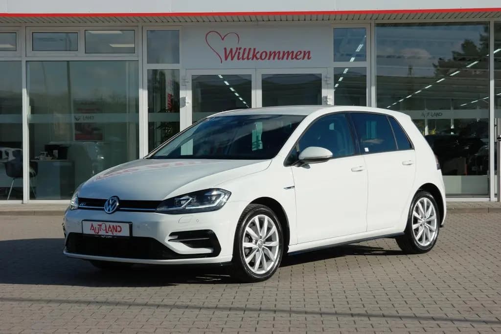 Main__Slider__Photo:Volkswagen Golf 1.5 TSI Highline R-Line LED Navi Klimaaut. 10/2018-0