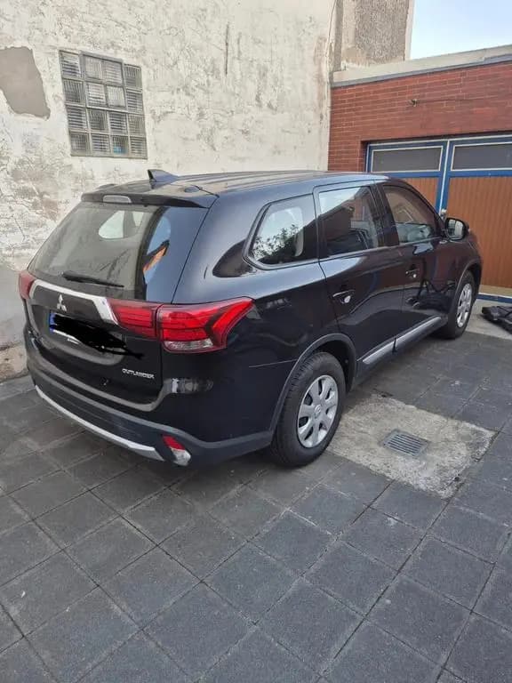Main__Slider__Photo:Mitsubishi Outlander 2.0 Benziner 06/2018-0
