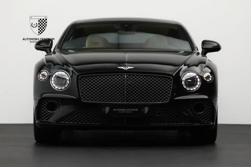 Main__Slider__Photo:Bentley Continental GT W12 Mulliner/Touring/Rot.Display 07/2020-1