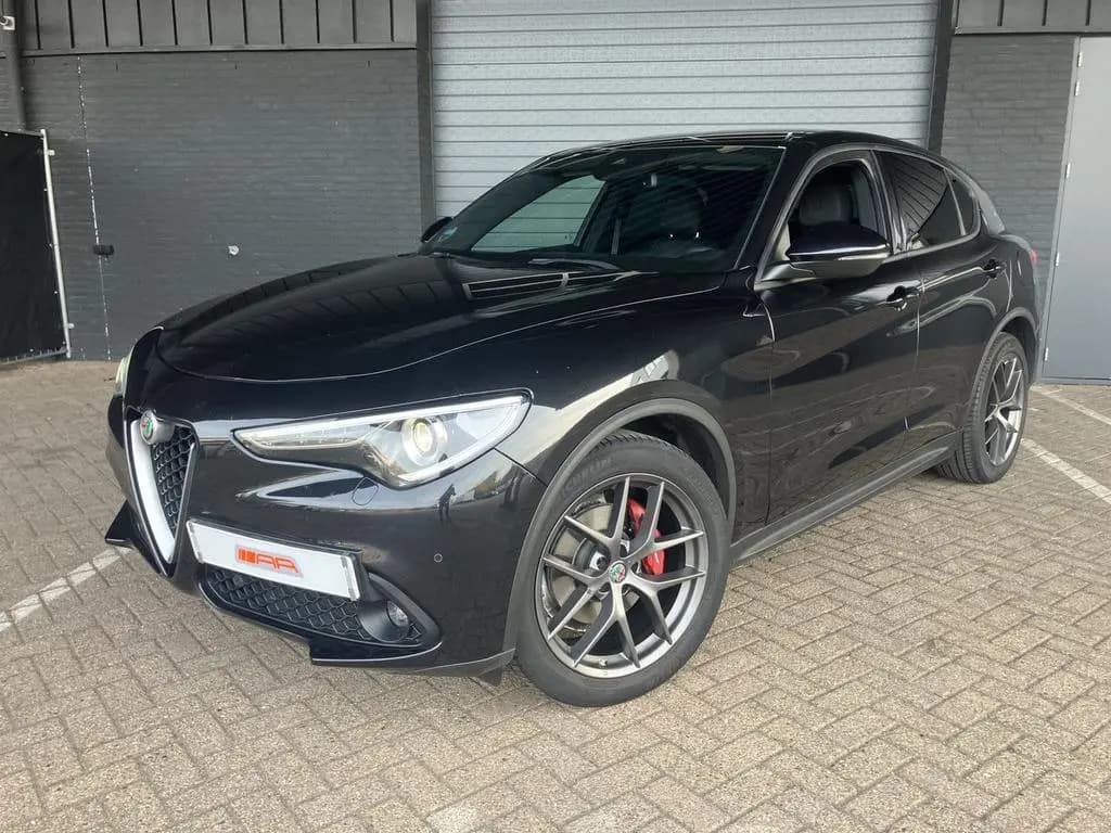 Main__Slider__Photo:Alfa Romeo Stelvio 2.2d SUPER-XENON-LEDER-VOLL 08/2017-0