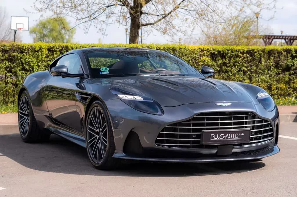 Main__Slider__Photo:Aston Martin DB12 4.0 V8_R21 01/2024-0