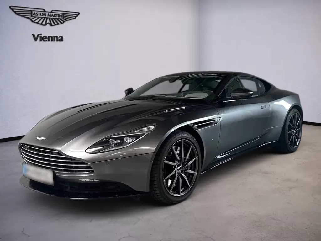 Main__Slider__Photo:Aston Martin DB11 5.2 V12 11/2016-0
