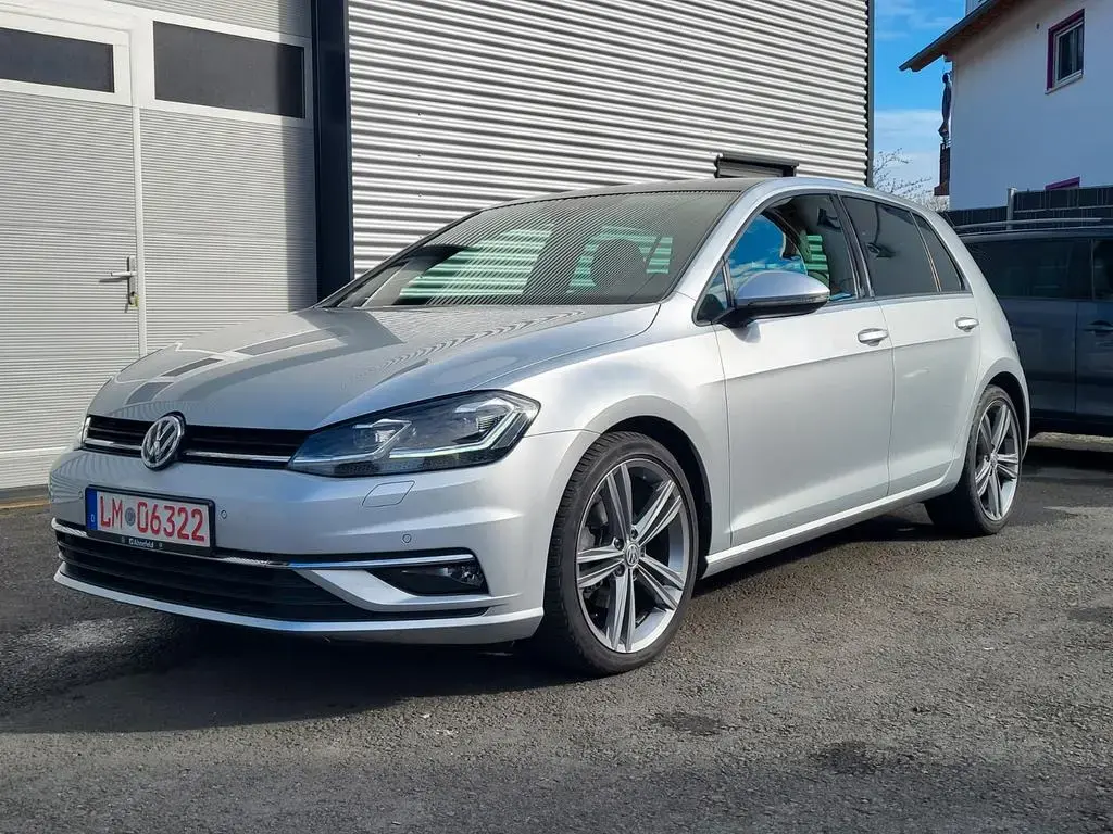 Main__Slider__Photo:Volkswagen Golf VII Lim. Highline BMT/Start-Stopp 01/2019-1