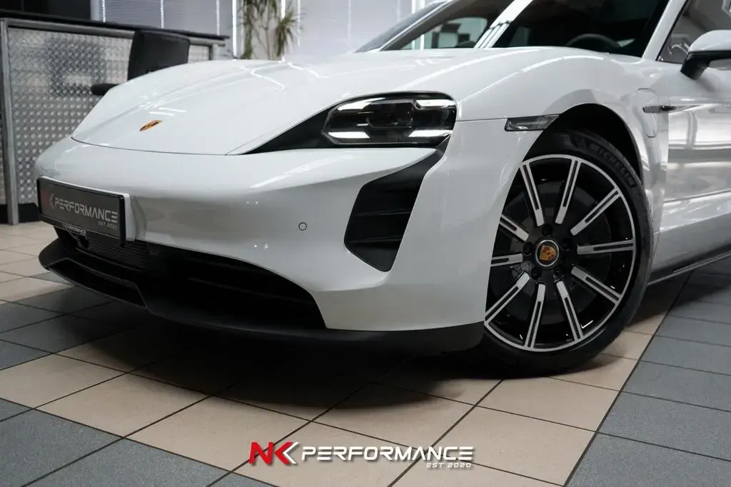Main__Slider__Photo:Porsche Taycan GTS / PANO / 360° VIEW / APPROVED 01/2023-1