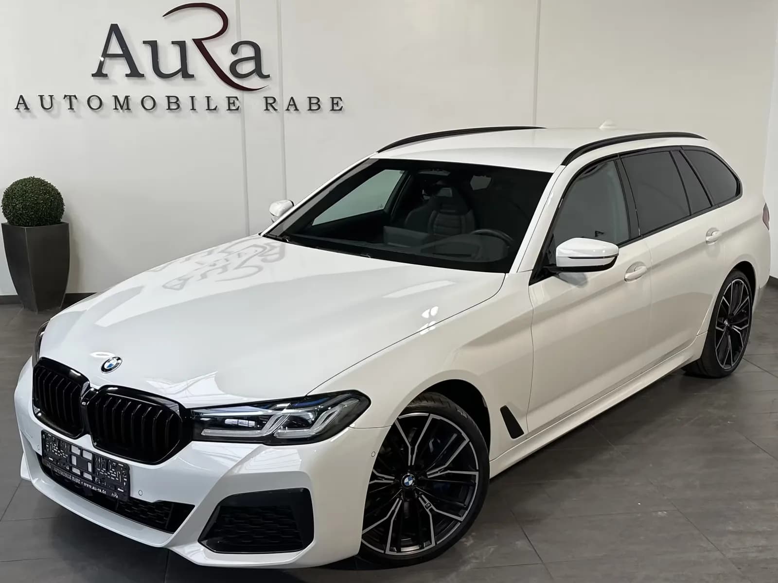 Main__Slider__Photo:BMW 5 Series 540d xD Luxury Line Panorama H/K HUD Belüftung 12/2022-0